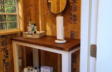 Private Pet-Friendly Cabins with Fire Pit for Nature Escapes in Clear Spring, Maryland, for Memorable Family Glamping Trips - Photo 9