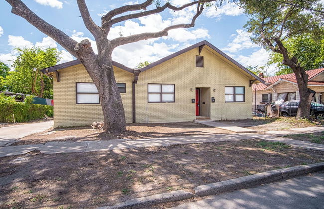 Modern Living 3br/2ba Close to Amazing Downtown - Photo 1