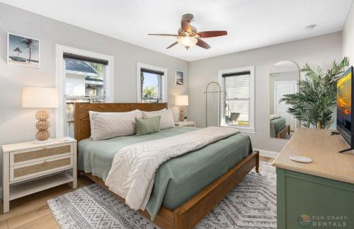 Adorable Dog Friendly Home with Fenced Yard, Office, STEPS to Canal & Hospital! - Foto 16