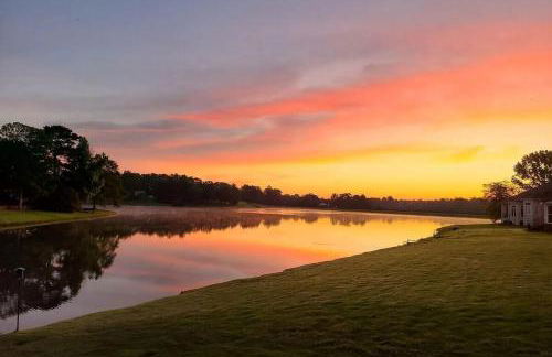 Lakefront Home for Families and Groups - Private Pool, BBQ, Paddle, Fishing - Foto 5