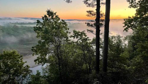 Secluded Riverfront Cabin with Bluff Views, Gated Privacy & Scenic Trail Access in Tahlequah, Oklahoma - Foto 5