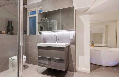 Central London 3-bed Apt, Sleeps 6, 3 Mins to Tube - Foto 44