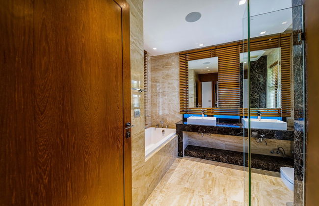 Luxury Mansion On Golf Course - BMG5 - Foto 51