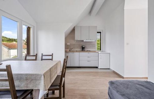 Cozy Apartment In Zlarin With Wifi - Photo 4