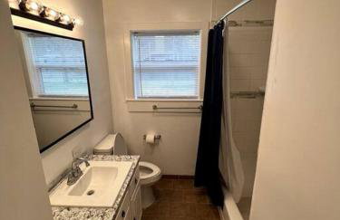 Modern 3-Bedroom Home with Cal-Kings Beds - Foto 8