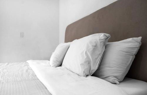 Contemporary Family Oasis Pool and Comfort - Foto 26