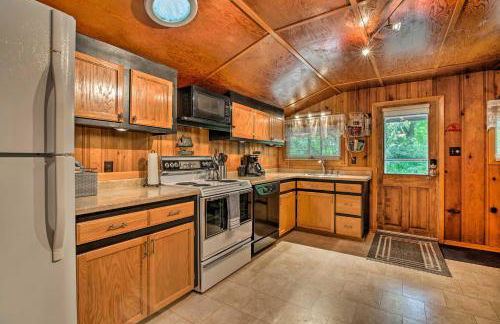 Plum Creek Retreat with Beach near Johnson Lake - Foto 3