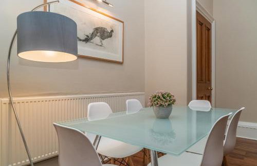 Georgian Elegance with Patio Garden West End - Pass the Keys - Foto 15