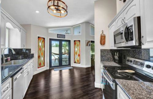 Heated Pool, Sleeps 10, Relaxing Lanai, Near Beaches, Pet Friendly! - Foto 18