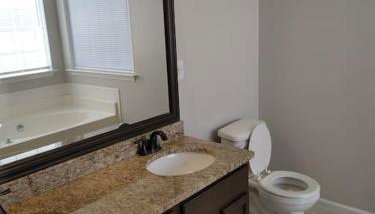 Lovely 5 Bedrooms, 3 Full Baths Home Near Parks! - Foto 5