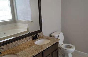 Lovely 5 Bedrooms, 3 Full Baths Home Near Parks! - Foto 5