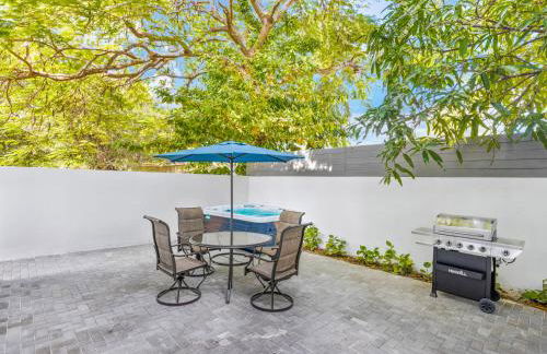 Up to 12 Guests! Modern villa near Wynwood - Photo 17