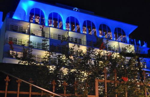 3 bedroom guest suite first floor unit with nice patio area right next to the MrC Hotel 10 minutes from Rodeo Drive Washer Dryer WIFI and more - Foto 26