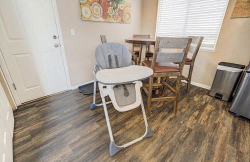 Silver Outpost Near Peterson SFB & Game Lounge - Foto 21