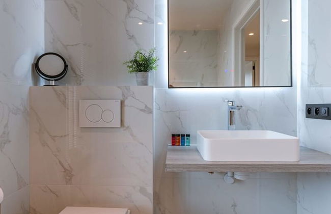 Luxurious Penthouse With Beautiful Seaview - Photo 8