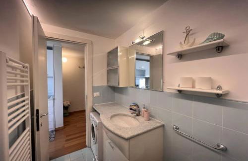 WELCOME RIVIERA - AL CASTELLO-VISTA MARE -ROMANTICO e CENTRALE a 20 METRI DAL MARE-toll parking at 15 euro per day to be booked in advance -subject to availability - Foto 48