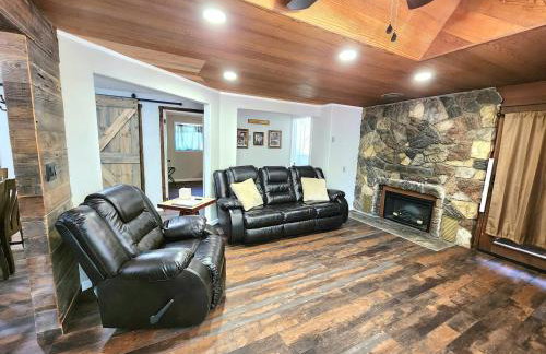 Miners Suite-Centrally Located in Shaver Lake - Photo 5