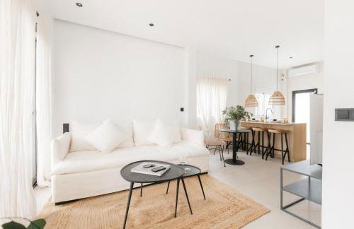 Spacious villa with private pool & garden for 4 - Photo 4