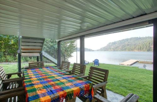 Twin Lakes Waterfront Retreat with Private Dock Fire Pit And Family Friendly Space - Foto 44