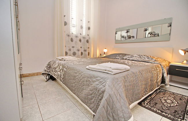 Green Garden House - Photo 9