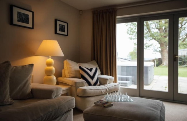 Oaktree Lodge - Luxury Cottage, Hot Tub, Sea Views - Foto 15