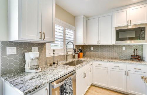 Walk to Park and Aquatic Center Airy Redding Home! - Foto 10