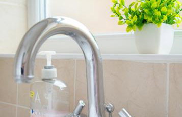 Stylish central location 3 bedroom house - Photo 6