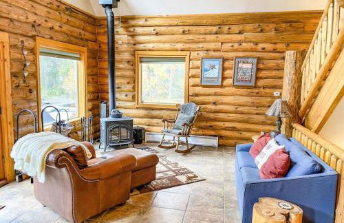 Secluded Log Cabin with Views & Hot Tub, Foosball, Wood Stove - Heavenly Homestead - Foto 38