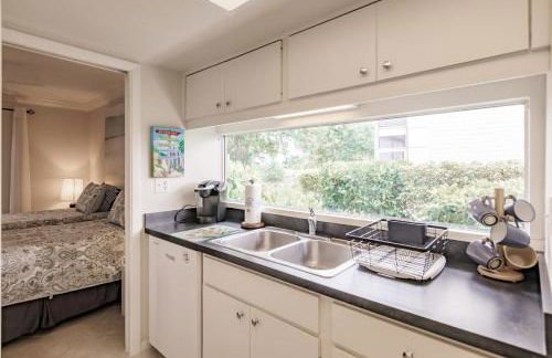 1128 PL Escape to this Pondside Paradise - Foto 14