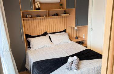 Studio 63 novo, luxuoso e completo com ar condicionado e cama Queen Size - Centro Mogi - Até 4 Pessoas - Foto 3