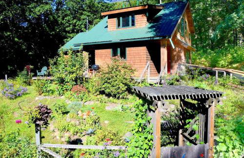 Cozy Lakefront Cabin Rental in the Woodlands of Empire, Michigan - Foto 1