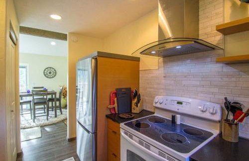 Big Sky Basecamp Walk to Trails + Private Patio - Foto 7