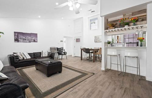 Spacious Family Home in Round Rock w Private Yard - Photo 37