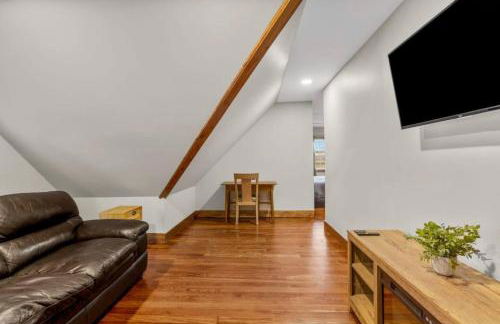 25 Massive 5 BR in Downtown Southington - Foto 6