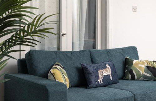 Large 5BR Home - Ideal for Contractors - Parking Available - Photo 25