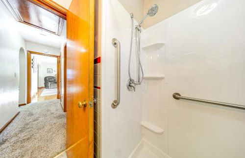 Less Than 1 Mi to Lake Erie Ashtabula Hideaway! - Foto 16