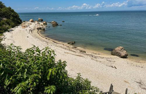 Steps to Beach + Sunset Views! East Marion Home - Foto 29