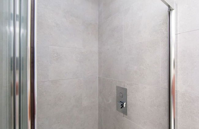 Coastal Retreat for 8 With Hot Tub - Walk to Beach - Foto 22