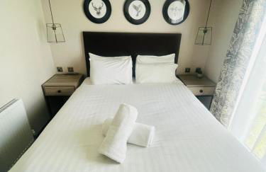 Evergreen Lodge with Hot Tub - Foto 14