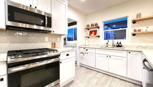 King Bed-Private Yard-Driveway Parking - Foto 4