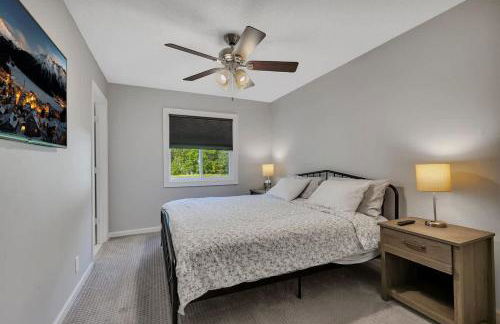 Lake Front Home with Pool and Stunning Views - Foto 35