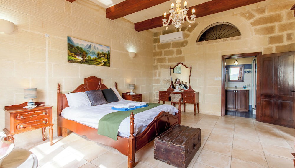 Villayana Gozitan Farmhouse with pool - Photo 1, Room