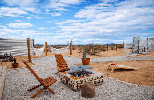 Romantic Desert Escape - Stargazing Dome, Hot Tub, Fire Pit, Hammocks, Cowboy Pool - Foto 3
