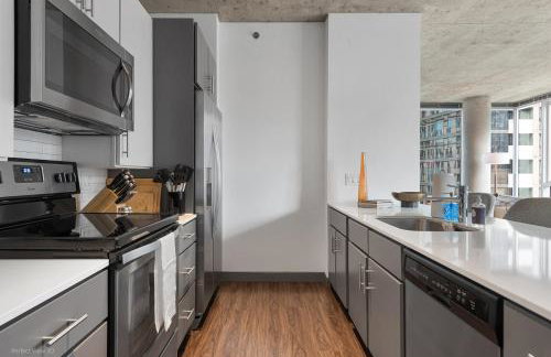 Linea Luxury Living with Indoor Pool and Rooftop Views in The Loop - Photo 3