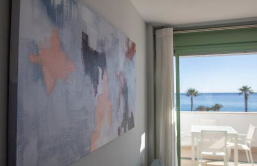 Precioso apartamento frente a la playa con piscina - Foto 4