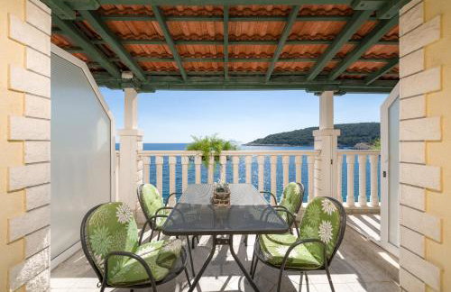 Superb Beachfront Luxury Seaview with Private Beach - Photo 26