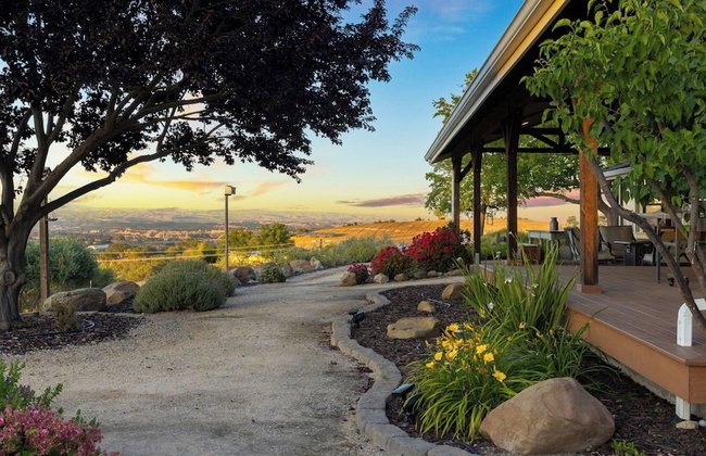4.5 Acre Secluded Ranch w/ Panoramic Views Fire Pit Olive Ranch by Avantstay - Photo 122