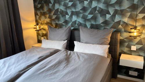 Platzhirsch-bei-der-Purpurbuche - Foto 5