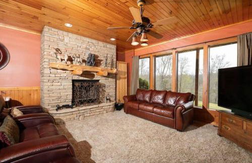 Smoke Rise Lodge · Lake Front, Luxury Cabin, Hot Tub, - Photo 41