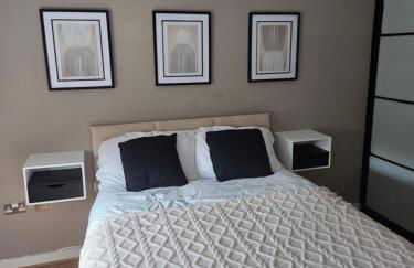 Wolverhampton Apartment with Free Parking 1 minute from the train station - Foto 5